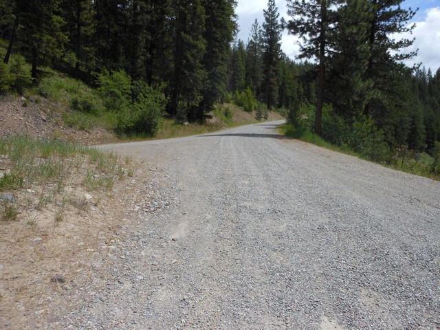 picture showing Main road to coming down to river and boat ramp area.