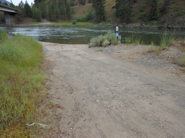 picture showing Gravel boat ramp, 7.3% slope.