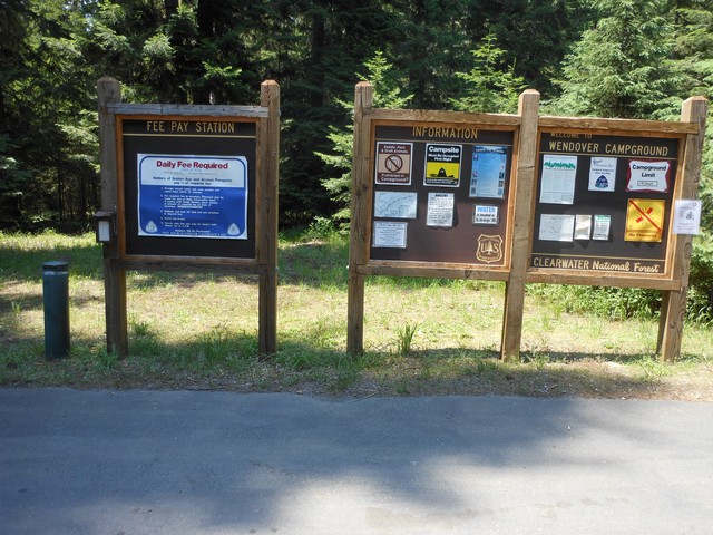 picture showing Kiosk and self-pay registration station.