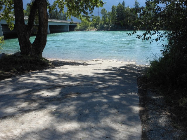 picture showing Concrete boat ramp.