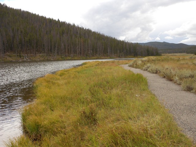 picture showing Paved trail system all the way to Maney Lake.