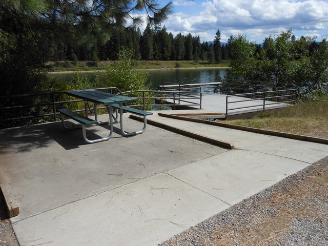 picture showing Accessible fishing platform.