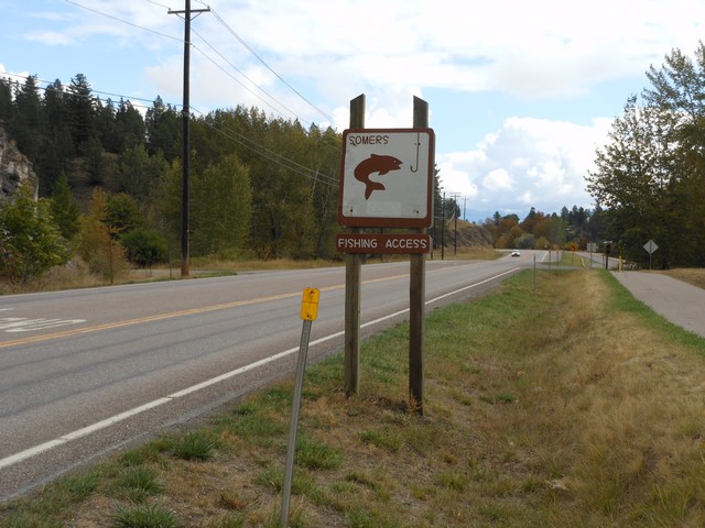 picture showing Directional sign to Somer's Fishing Access Site.