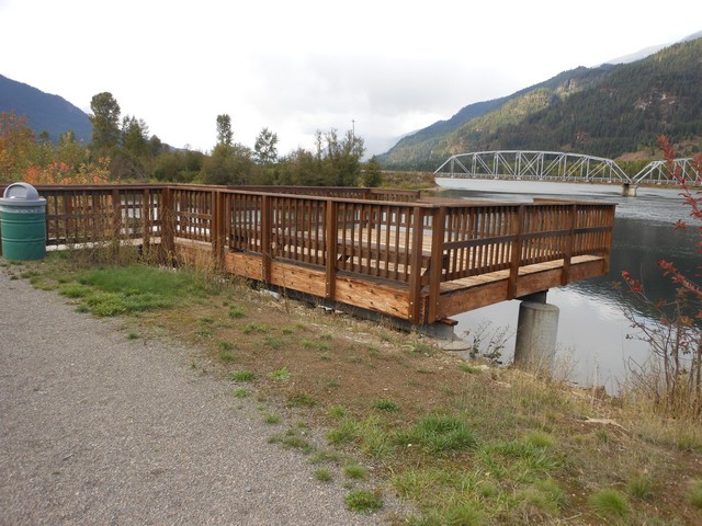 picture showing Very nice accessible fishing pier.