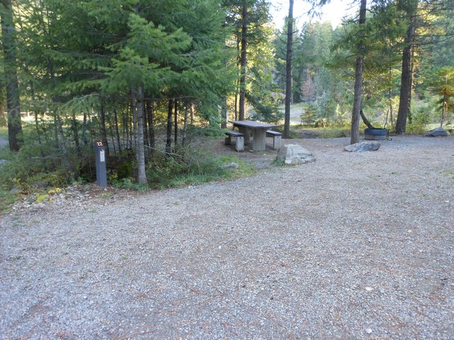picture showing Campsite #22 located in lower loop B does meet accessibility standards even though it is not designated accessible.