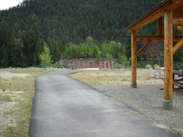 picture showing Path to accessible sheltered picnic table and fishing platform.