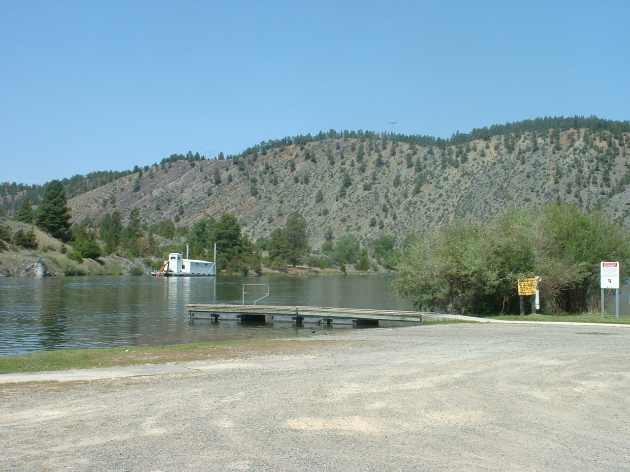 picture showing Boat ramp and dock with transfer rail at Riverside Campground.