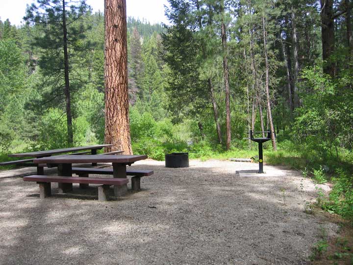 picture showing Picnic area at Rombo Creek Day Use Area.